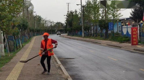 秦东镇 保障双节期间环境卫生质量,环卫保洁工作不停息