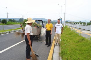 市城市管理和综合执法局调研新建未移交道路环卫清扫保洁工作