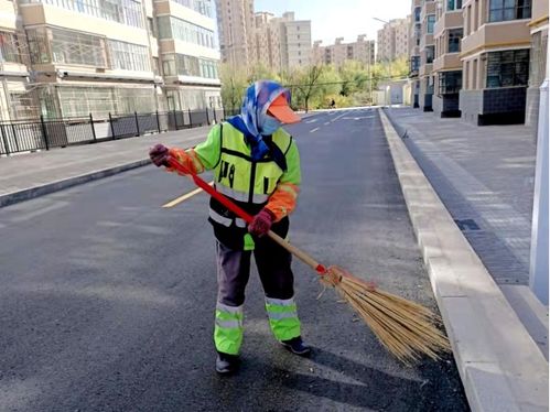 环卫工人 用心扮靓我们的城市